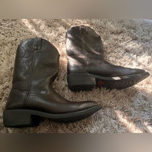 Men’s Justin cowboy boots - size 10.5